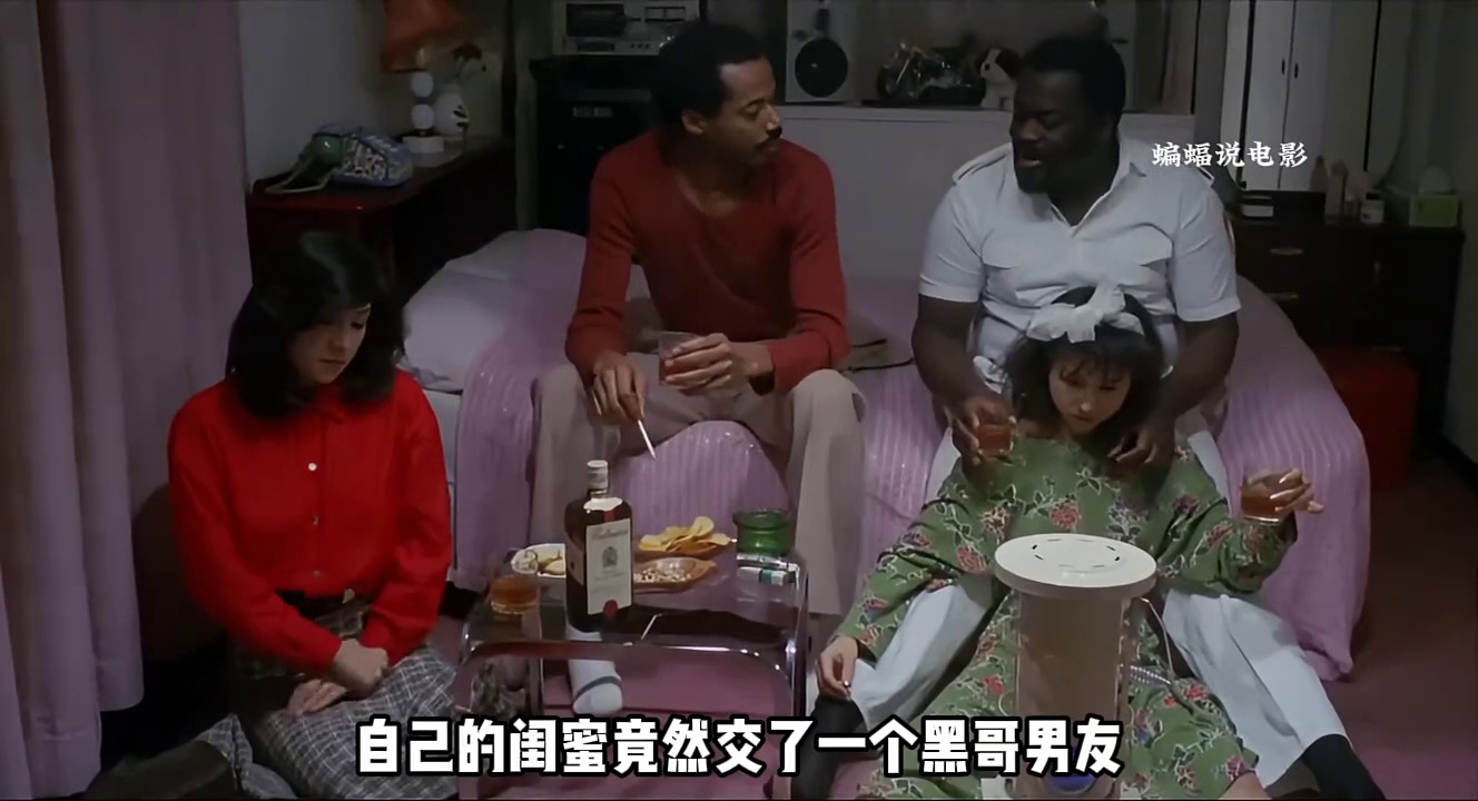 黑色的皮肤上哭泣的女人
